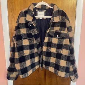 American Eagle Outfitters Black and Tan Teddy Jacket
